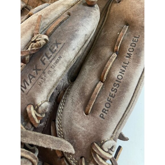 Mizuno Max Flex Professional Model Baseball Glove: RHT 12/13” - Picture 4 of 10